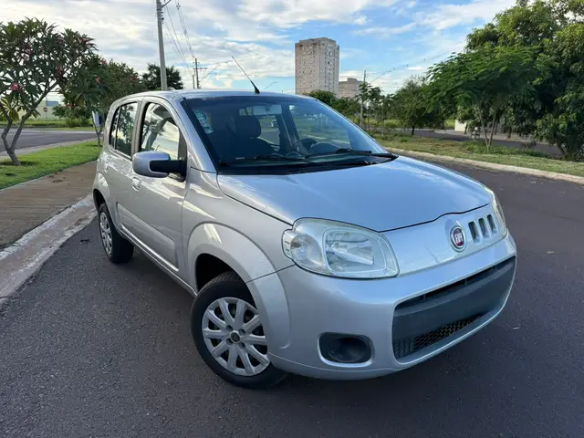Carro Fiat Uno 2015 Vivace Italia 1.0 8V (Flex) 4p