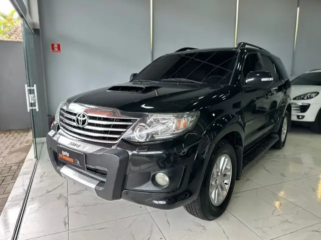 Carro Toyota Hilux SW4 2013 SRV 3.0 4X4 (7 Lugares)