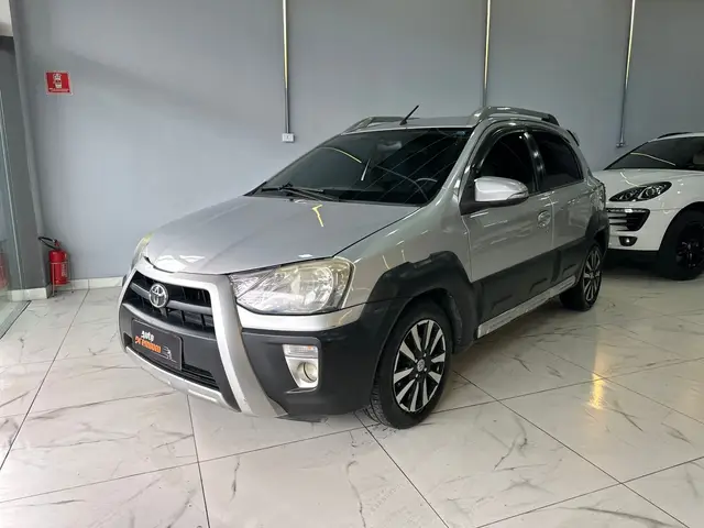 Carro Toyota Etios 2014 Cross 1.5 (Flex)