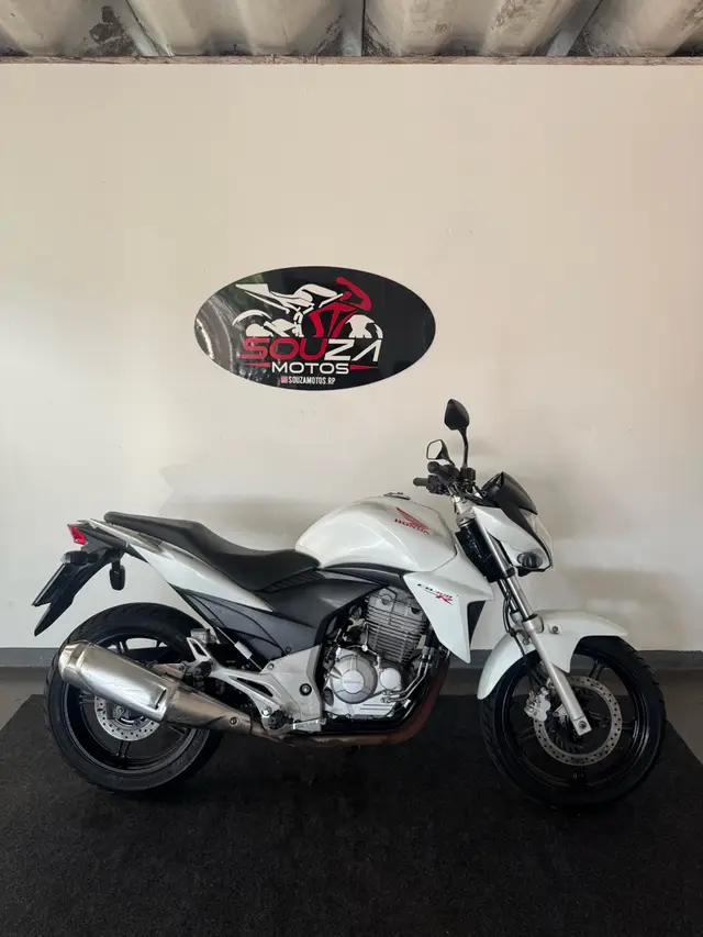 Moto Honda CB 300R 2014 Standard