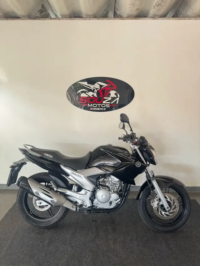 Moto Yamaha YS 250 Fazer 2013 Racing Blue