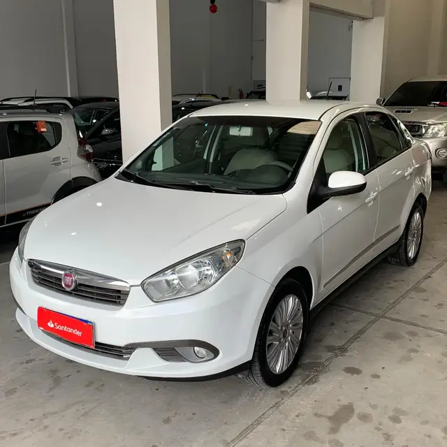Carro Fiat Grand Siena 2015 ESSENCE ITALIA 1.6 Flex 16V