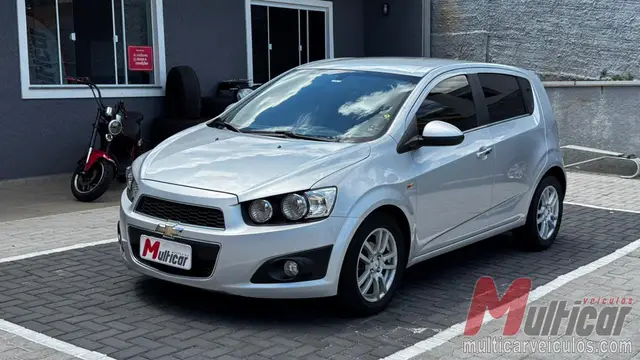 Carro Chevrolet Sonic 2012 Hatch LTZ (Aut)