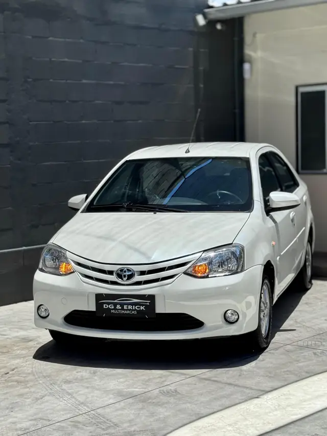 Carro Toyota Etios Sedan 2015 XS 1.5 (Flex)