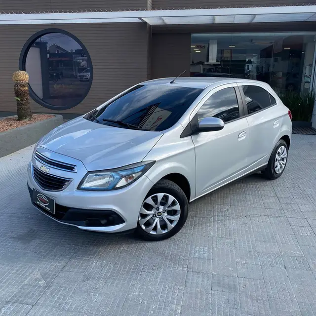 Carro Chevrolet Onix 2013 1.4 LT SPE/4