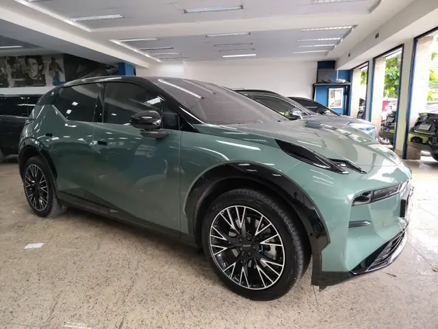 Carro Zeekr X 2025 Flagship