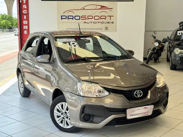 Carro Toyota Etios Sedan 2018 XLS 1.5 (Aut) (Flex)