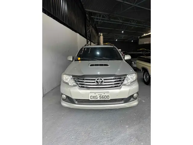 Carro Toyota Hilux SW4 2014 3.0 TDI 4x4 SRV 7L