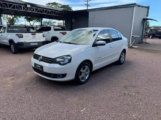 Carro Volkswagen Polo Sedan 2014 Comfortline 1.6 8V (Flex)