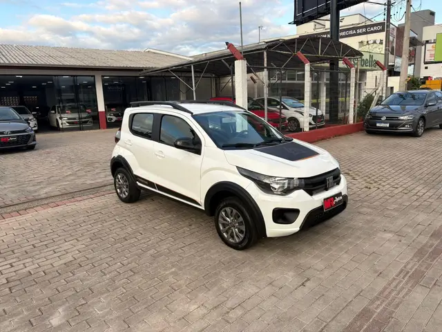 Carro Fiat Mobi 2024 Trekking 1.0