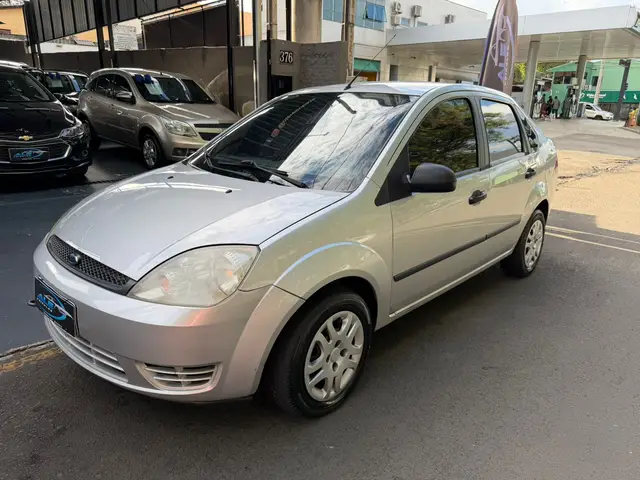 Carro Ford Fiesta Sedan 2006 1.6 (Flex)