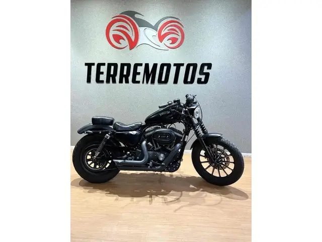 Moto Harley-Davidson Sportster XL 883 2014 Iron