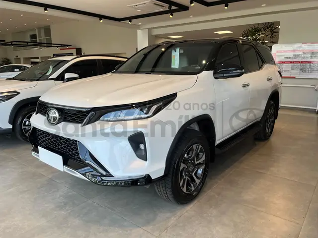 Carro Toyota SW4 2026 Diamond  2.8 Turbodiesel 4x4 (Aut.)