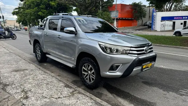 Carro Toyota Hilux Cabine Dupla 2017 Hilux 2.8 TDI STD CD 4x4