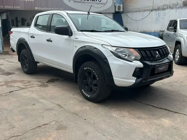 Carro Mitsubishi L200 Triton Outdoor 2022 GLX 2.4 Turbo Manual 4x4