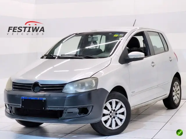 Carro Volkswagen Fox 2014 1.0 TEC (Flex) 4p