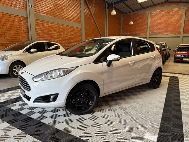 Carro Ford Fiesta Hatch 2014 SE Plus 1.6 RoCam (Flex)