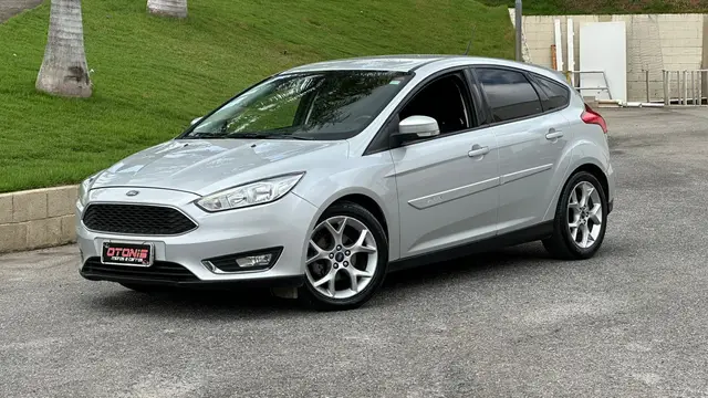 Carro Ford Focus Hatch 2017 SE Plus 2.0 PowerShift