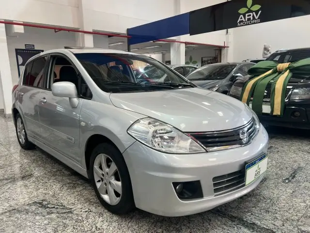 Carro Nissan Tiida 2013 SL 1.8 (flex)