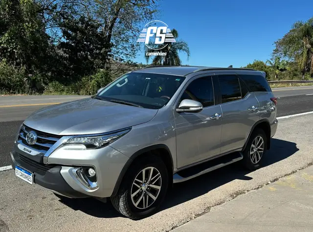 Carro Toyota SW4 2016 2.8 TDI SRX 5L 4x4 (Aut)