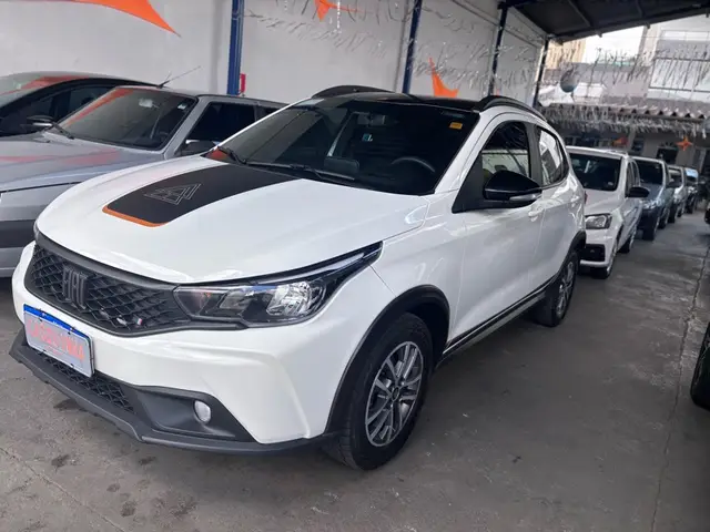 Carro Fiat Argo 2024 Trekking 1.3 CVT