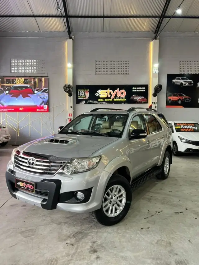 Carro Toyota SW4 2015 Hilux  3.0 TDI 4x4 SRV 5L