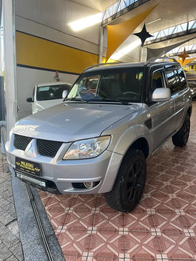 Carro Mitsubishi Pajero TR4 2010 2.0/ 2.0 Flex 16V 4x4 Mec.