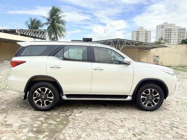Carro Toyota SW4 2017 2.8 TDI SRX 7L 4x4 (Aut)