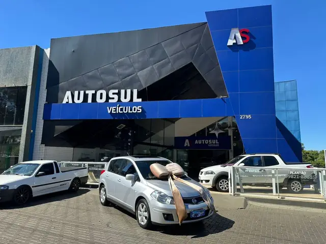 Carro Nissan Tiida 2011 SL 1.8 (flex) (aut)