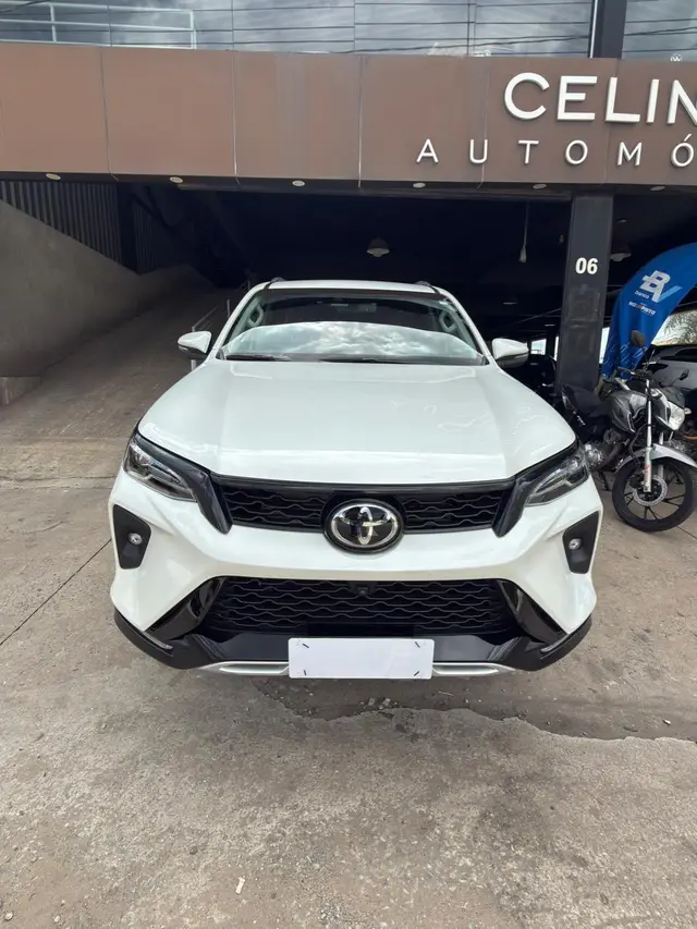 Carro Toyota SW4 2024 SRX Platinum 2.8 Turbodiesel 4x4 (Aut.) (7 Lugares)