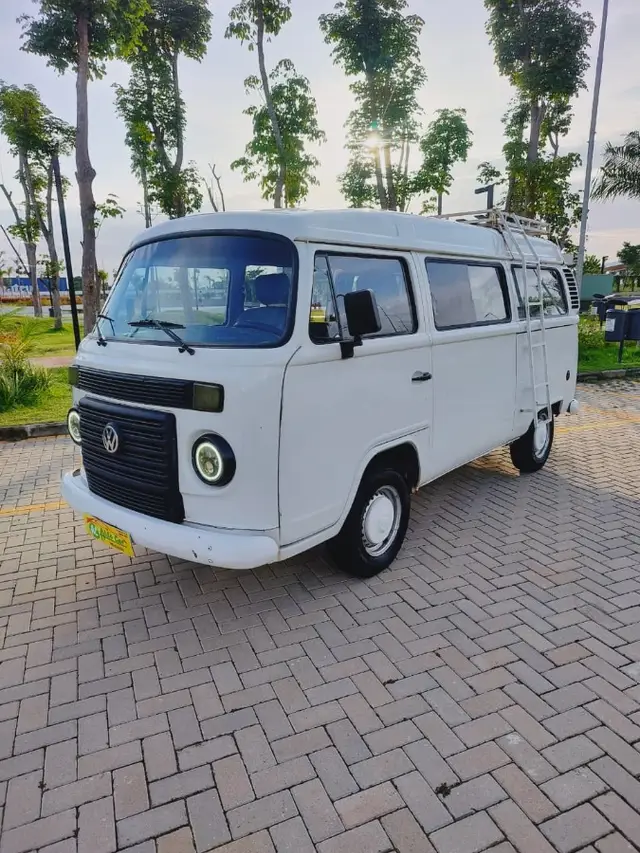 Carro Volkswagen Kombi 2014 Lotação 1.4 (Flex)