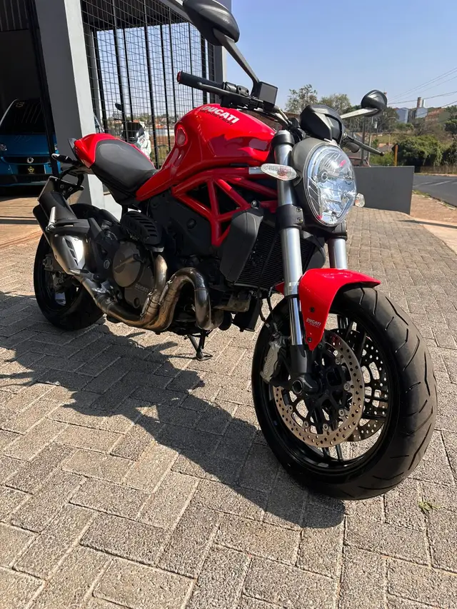 Moto Ducati Monster 2015 821