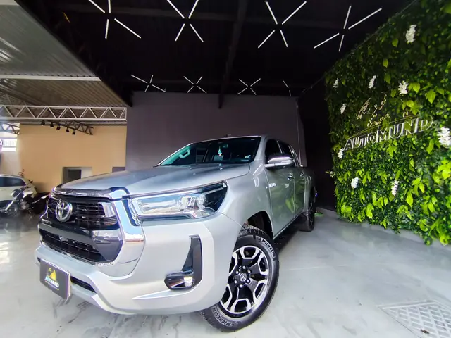 Carro Toyota Hilux Cabine Dupla 2023 SRX 4x4 2.8 Diesel