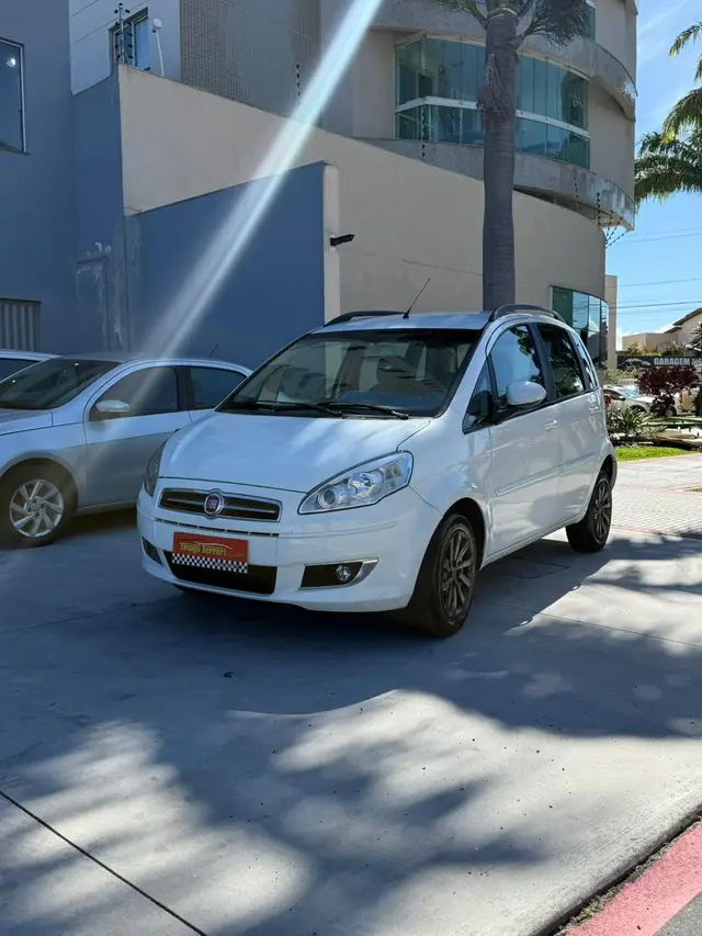 Carro Fiat Idea 2014 Attractive 1.4 8V (Flex)