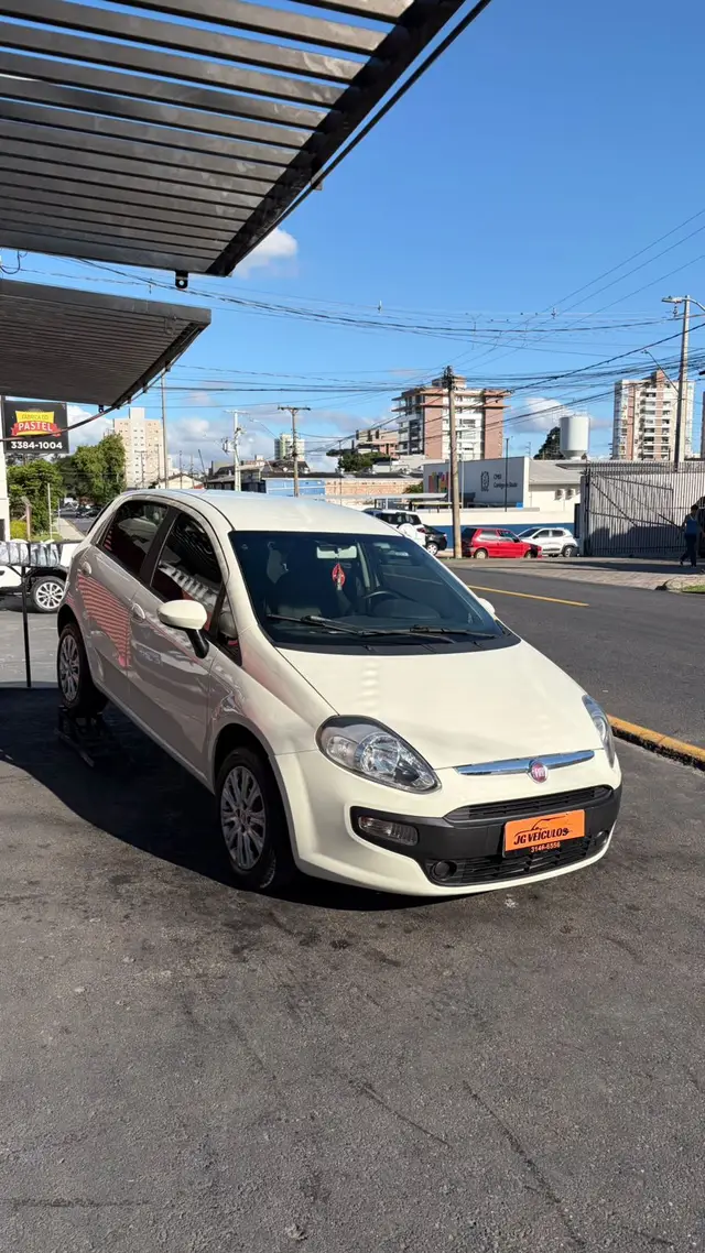 Carro Fiat Punto 2015 Attractive 1.4 (Flex)
