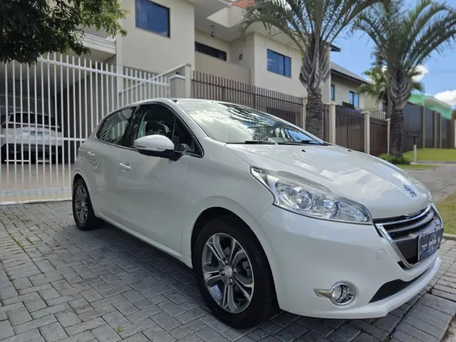 Carro Peugeot 208 2014 Griffe 1.6 16V (Flex) (Aut)