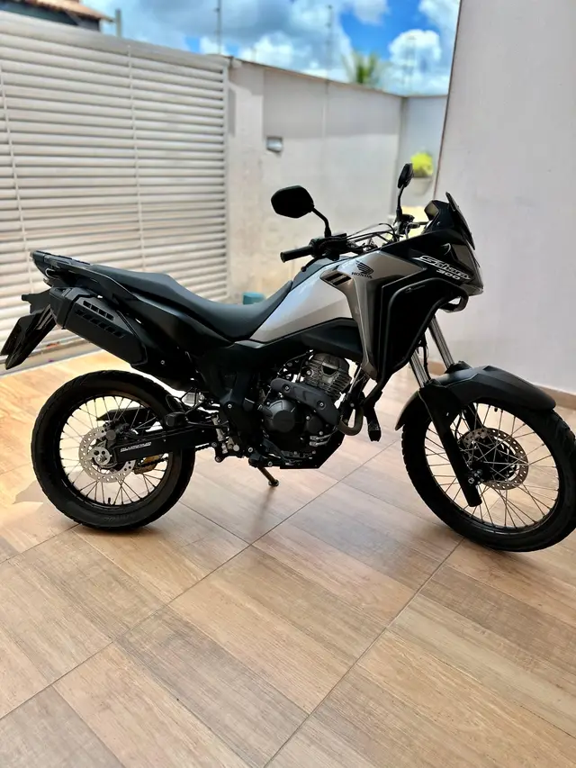 Moto Honda XRE Sahara 300 2025 ABS