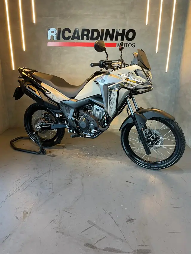 Moto Honda XRE Sahara 300 2025 Adventure