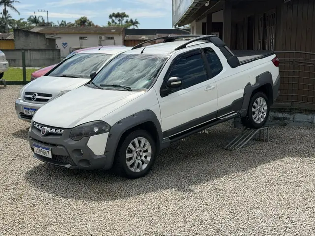 Carro Fiat Strada 2017 Adv. Ext./ Ext.1.8 LOCKER Flex CE