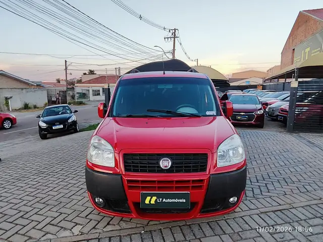 Carro Fiat Doblò 2010 HLX 1.8 8V (Flex)