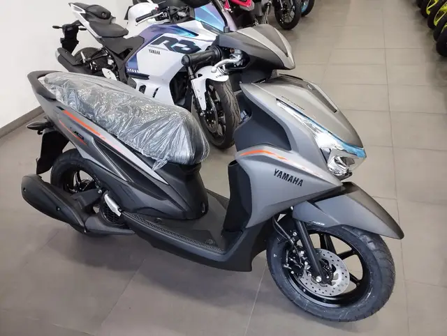Moto Yamaha Fluo 2026 Hybrid Connected