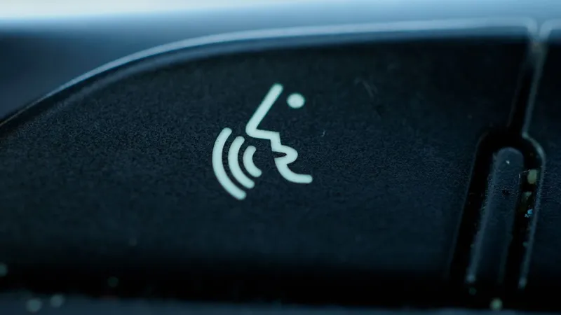 Comandos de voz: conveniência e perigo rodam juntos