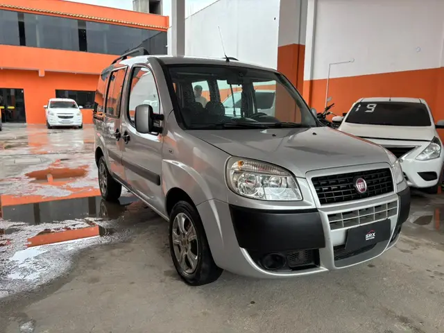 Carro Fiat Doblò 2018 Essence 1.8 5L (Flex)