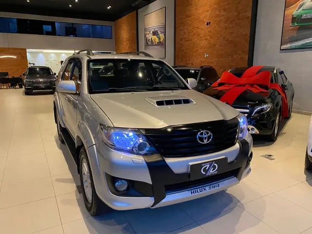 Carro Toyota Hilux SW4 2013 SRV 3.0 TDI 4X4 (5 Lugares)