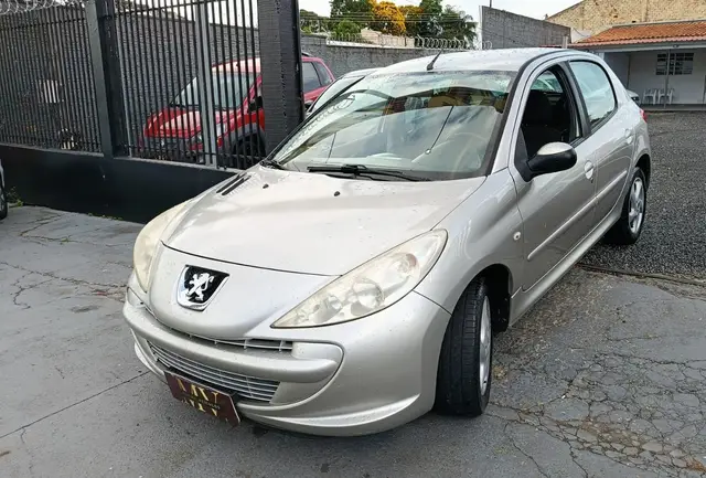 Carro Peugeot 207 2013 Hatch XR 1.4 8V (flex) 2p