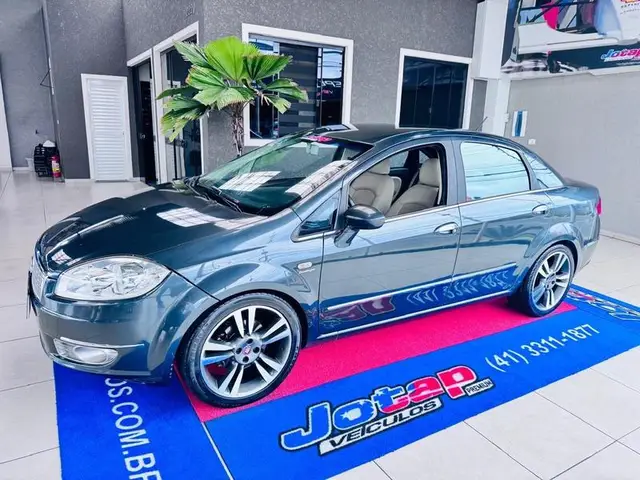 Carro Fiat Linea 2011 Absolute 1.8 16V Dualogic (Flex)