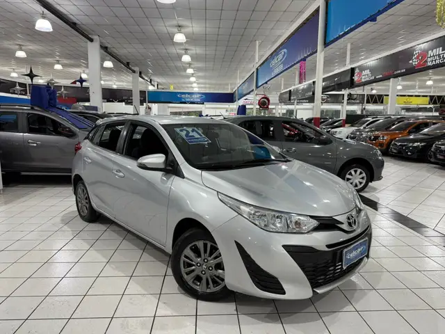 Carro Toyota Yaris 2021 1.5 XL Plus Connect CVT (Flex)