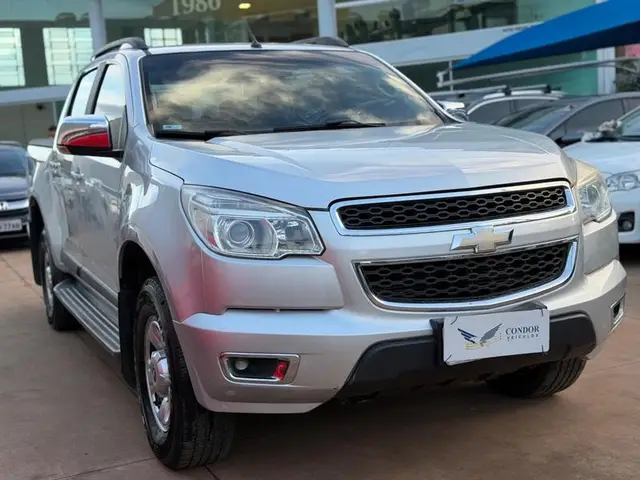 Carro Chevrolet S10 Cabine Dupla 2014 S10 LS 2.8 diesel CD 4x4