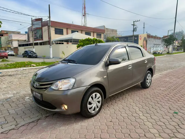 Carro Toyota Etios Sedan 2017 XS 1.5 (Aut) (Flex)