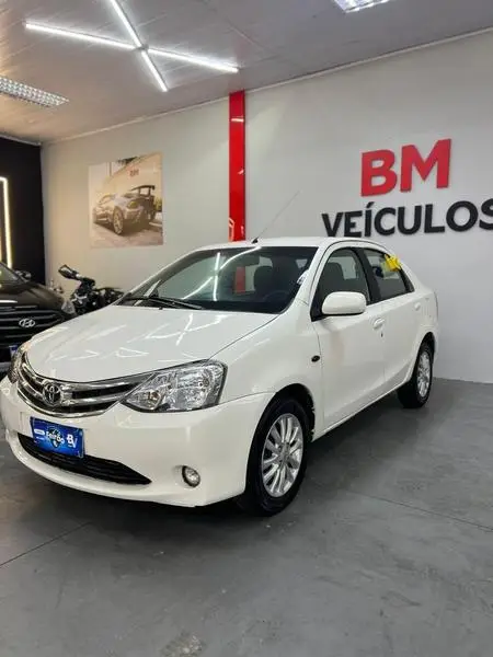 Carro Toyota Etios 2013 1.3 (Flex)